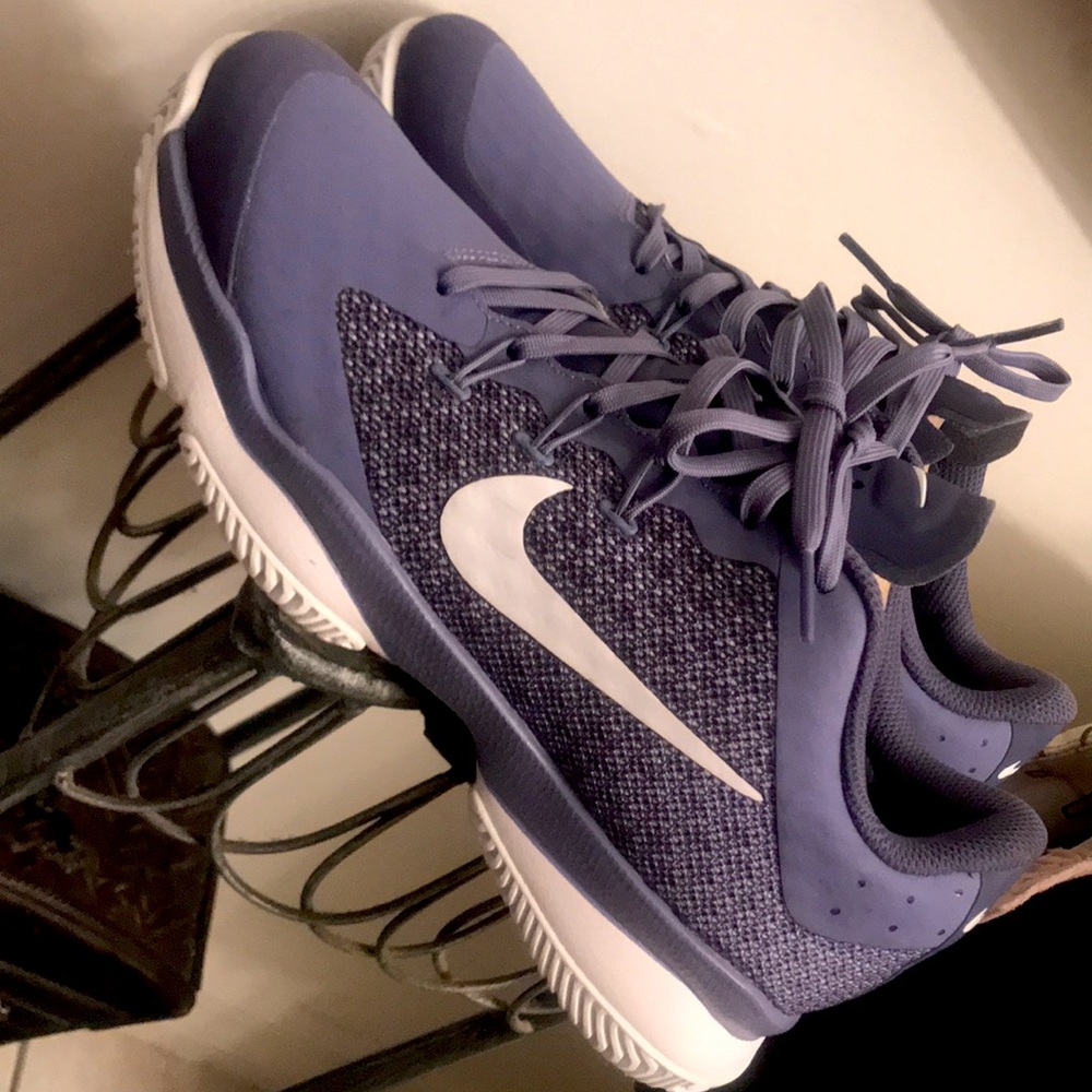 Nikes 🥰 - Picture 2 of 8